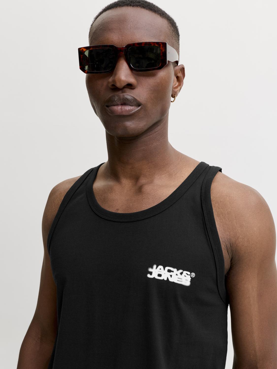 model_shot-creative